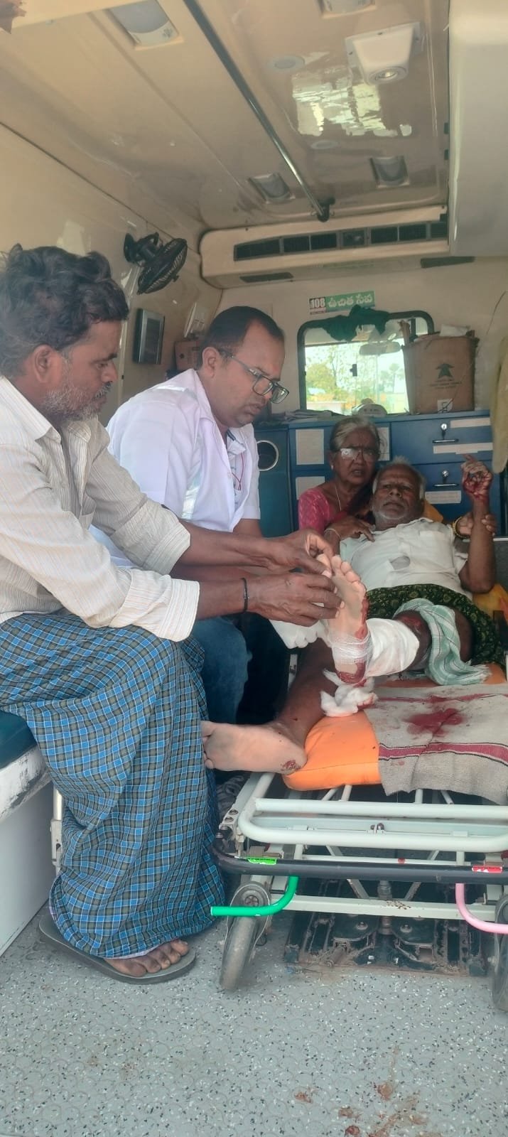లారీ మోటార్ సైకిల్ డీ ఒకరికి గాయాలు.