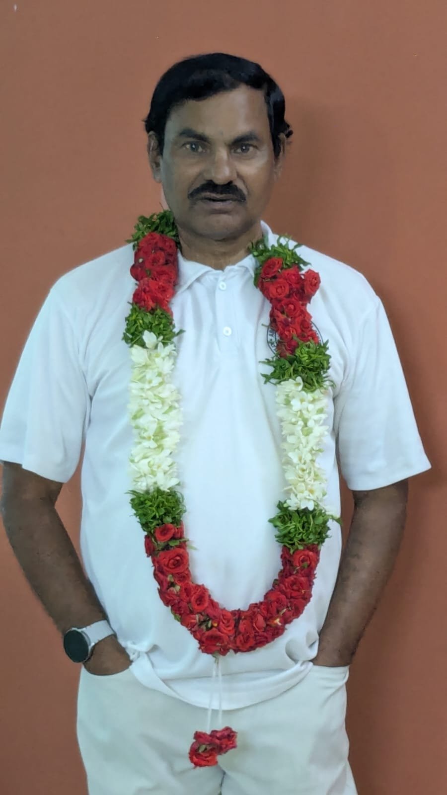 ఓ మనిషి  నీసంతృప్తియే నీసంతోషం
