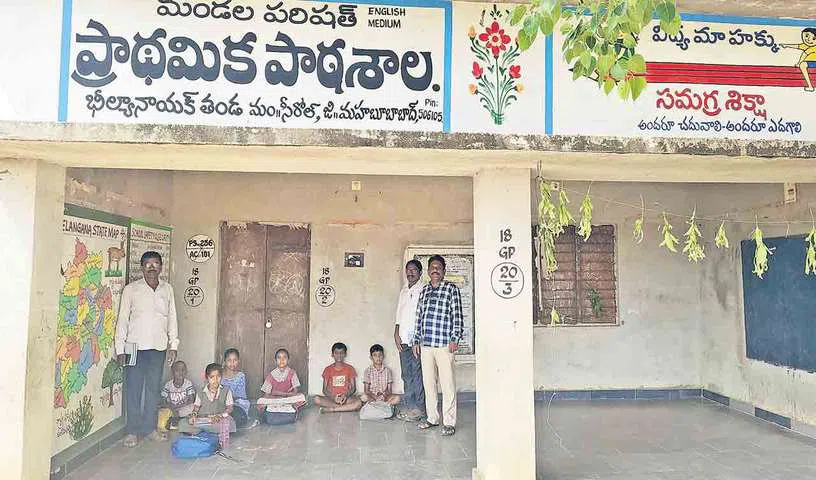 బడుల మూత తిరోగమనం.. సీఎం రేవంత్‌రెడ్డికి 125 మంది మేధావుల బహిరంగ లేఖ