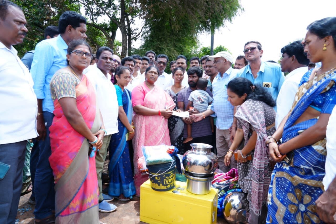 ములుగు జిల్లాలో పర్యటించిన మంత్రి సీతక్క