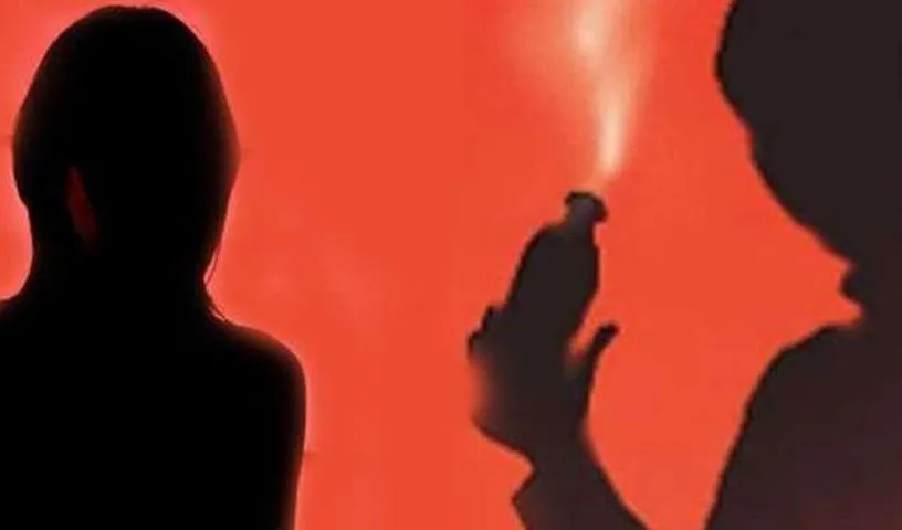 యువతిపై యువకుడి వేధింపులు