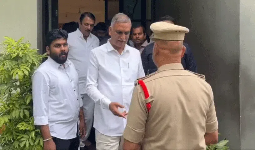 టిమ్స్ హాస్పిట‌ల్ డొల్ల‌త‌నం బ‌య‌ట‌ప‌డుతుందనే భ‌యంతోనే హౌస్ అరెస్టులు