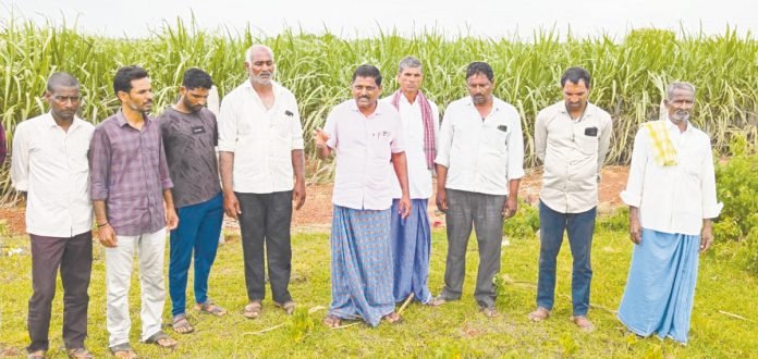 మా భూములు ఇవ్వం
