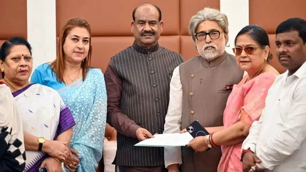 టీఎంసీ రెబల్ ఎంపీలకు సుప్రీంకోర్టు నోటీసులు