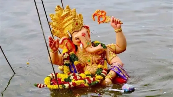 హైదరాబాద్ వినాయక నిమజ్జనంలో తీవ్ర విషాదం..  