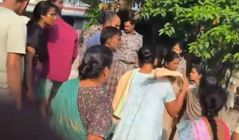 భారీగా పేదల ఇళ్లు కూల్చివేస్తున్న కాంగ్రెస్ ప్రభుత్వం