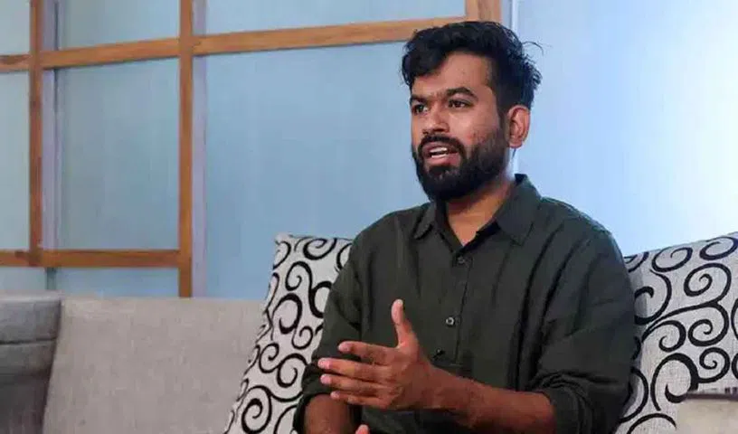 అభిజీత్ దీప్కే నివాసానికి చేరుకున్న ఢిల్లీ పోలీసులు..